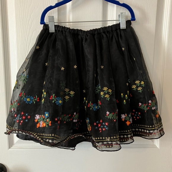 Hanna Andersson Twilight Black Organza Embroidered Skirt Sz 130 - Picture 3 of 6
